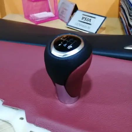 Tapizado de Perilla y Palanca de Cambios de Autos-10